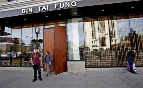 Originally founded as a cooking oil retail business, <b>Din</b> <b>Tai</b> <b>Fung</b> was reborn as a steamed dumpling and noodle restaurant in 1972. . Din tai fung glendale reservations